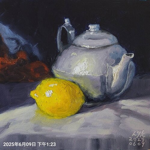 Lemon and pot in oil
